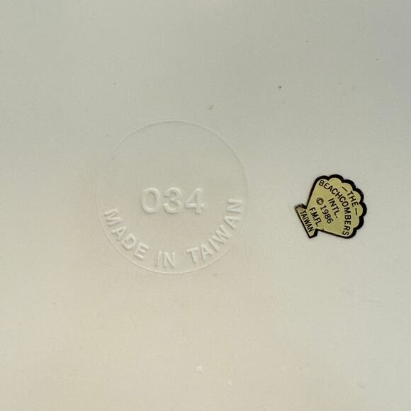 Vintage 1986 Melamine Sea Shell Trays 7"X5.5", Set of 2 - Picture 5 of 8